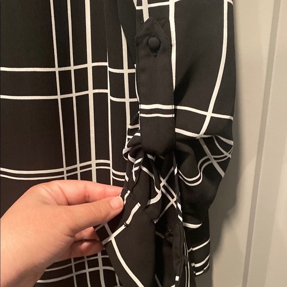 White House Black Market 3/4 Sleeve Blouse Black White Size 10 (Medium) - Picture 4 of 7
